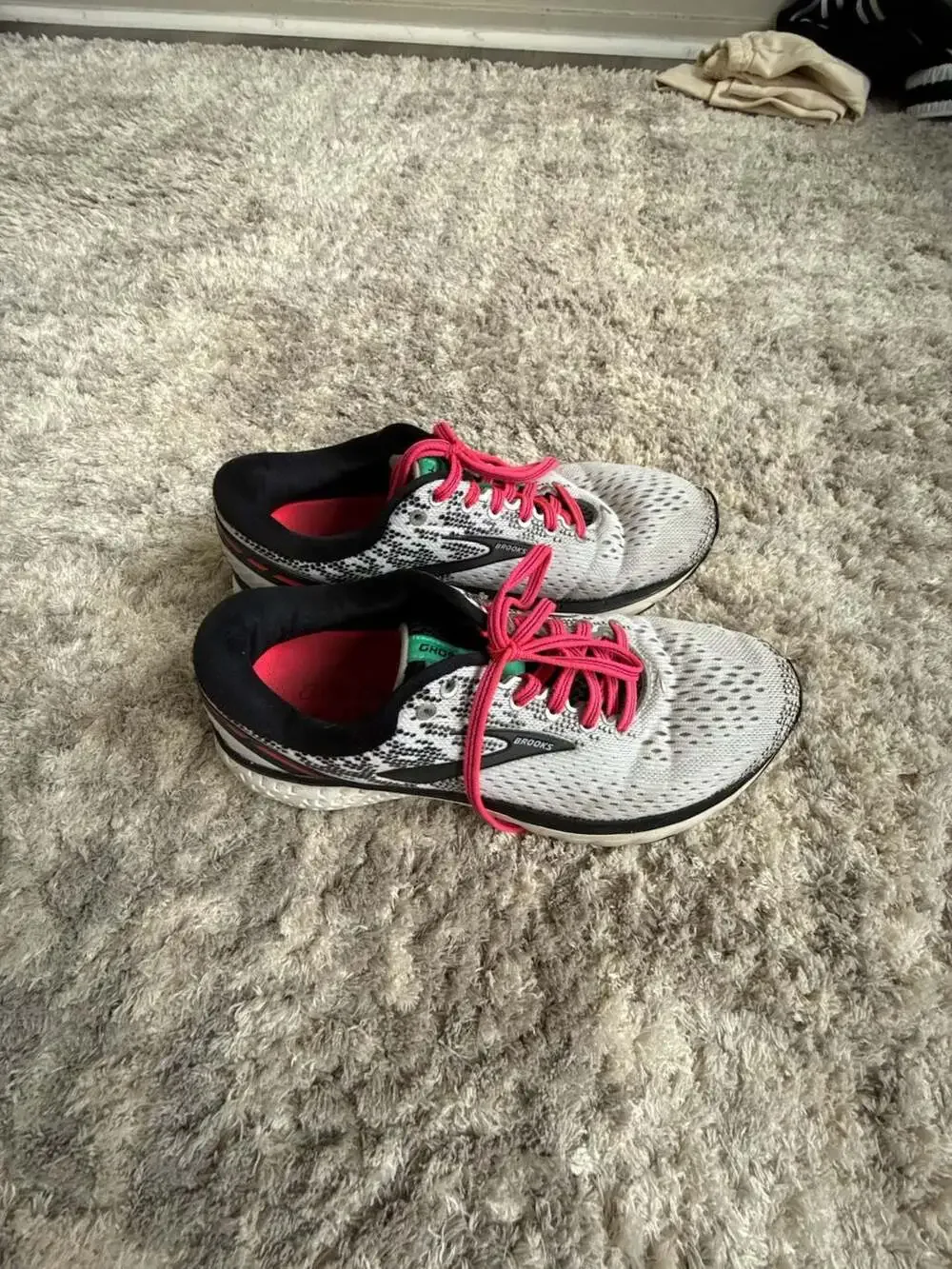 Brooks Ghost 11 Running Shoes White Black Pink Women's size 8